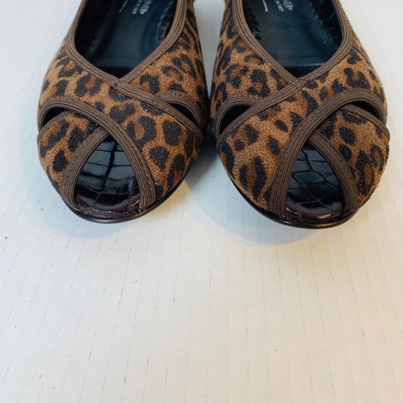 DONALD J PLINER Brown Leopard Suede GLORIA Flats 9.5 N Peep Toe Shimmer Italy - Picture 3 of 16